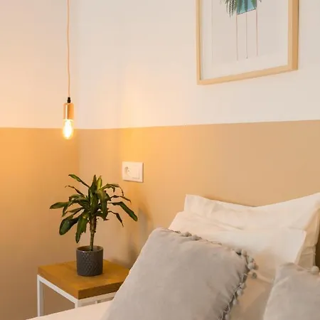 Nona Urban Lodging Bed & Breakfast 2*