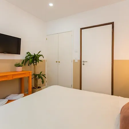 Nona Urban Lodging Bed & Breakfast 2*