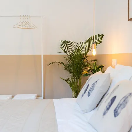 Nona Urban Lodging Bed & Breakfast 2*